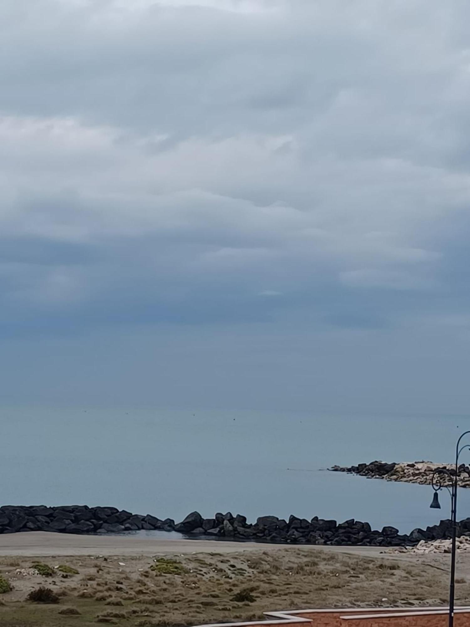 Armareaoverseassuites Fiumicino Bagian luar foto